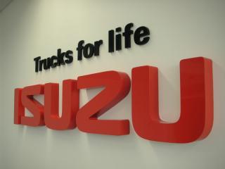 ISUZU - lakovaný plech
TRUCK FOR LIFE - černé plexi tl.10 mm