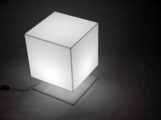 opálové plexi tl. 4 mm, slepené
led žárovka