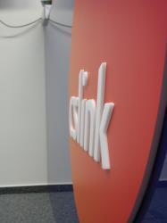 opálové plexisklo tl.8 mm, oranžová - tisk,
písmena - frézované plexisklo opálové